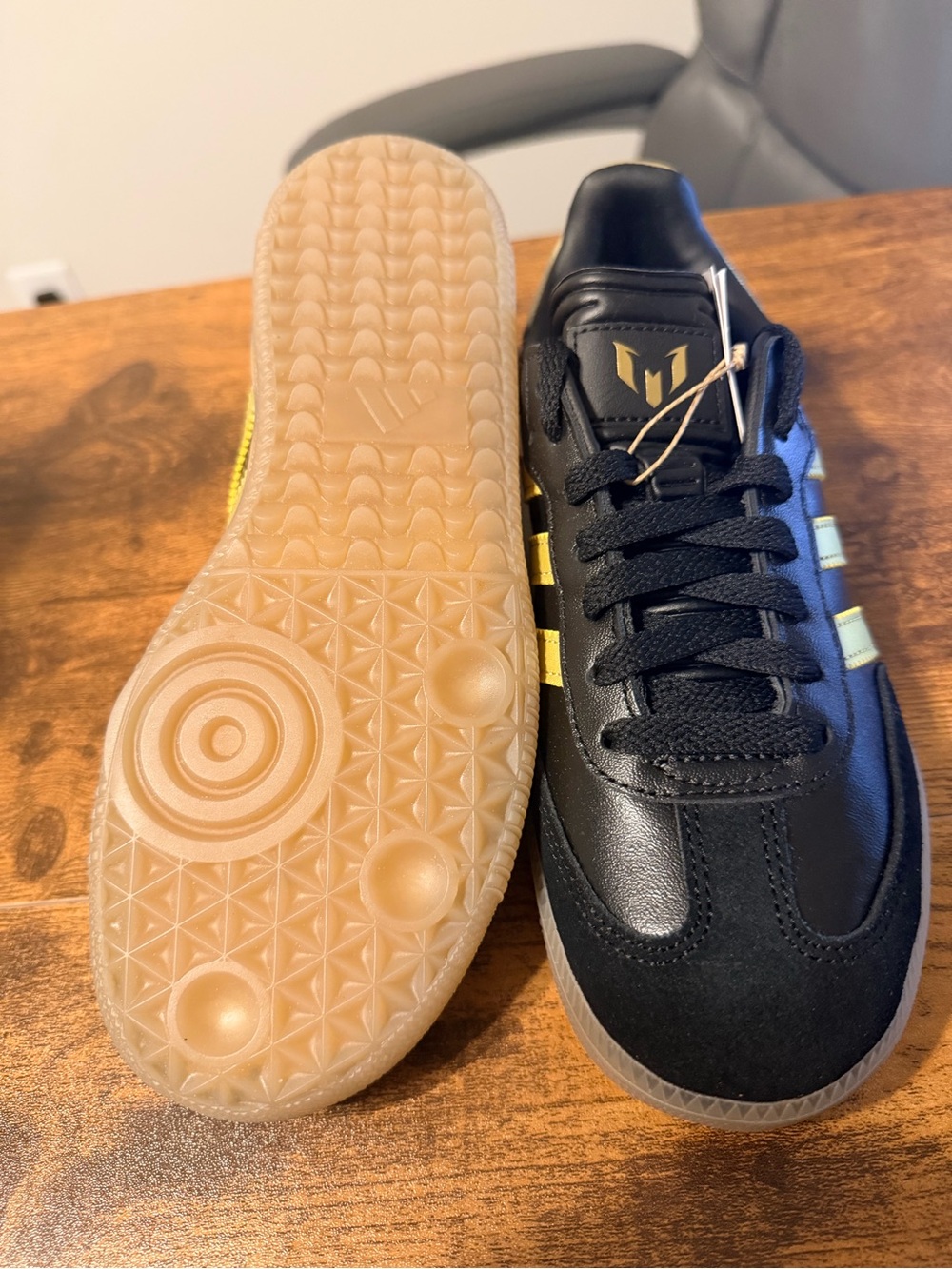 Adidas Samba Messi Black & Gold Classic Trainer 4Y/5W - Picture 3 of 8
